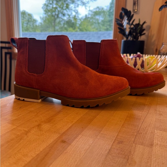 Women’s Size 9.5 Sorel Emelie Chelsea Suede Ankle Boots Waterproof Red/Orange - Picture 3 of 10